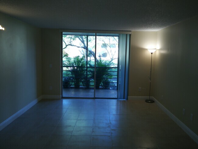 Photo - 3285 Foxcroft Rd Unidad E 107