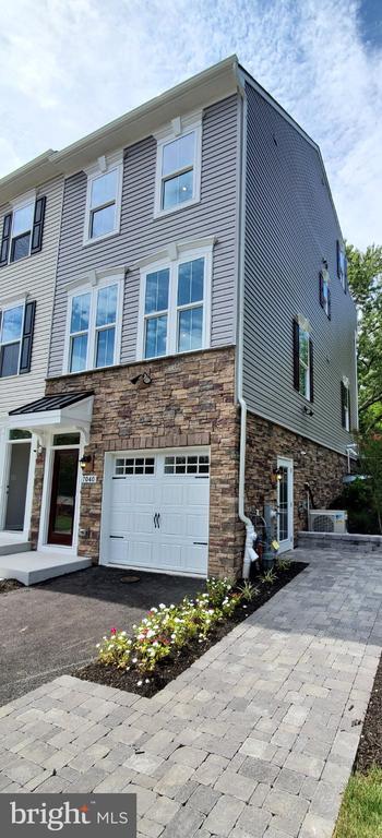 Building Photo - 7040 Cedar Ave