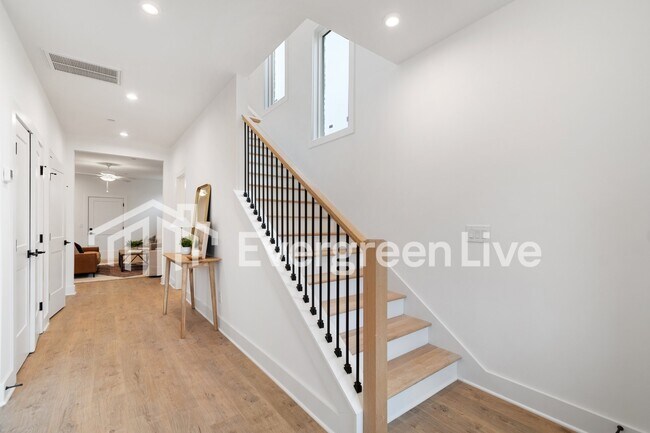 Photo - 129 Leggo Ave