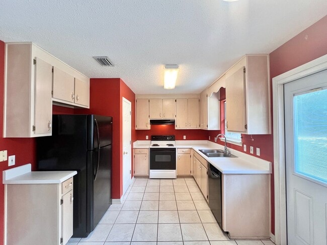 Photo - Charming Home - Spacious Lot Near Whiting
