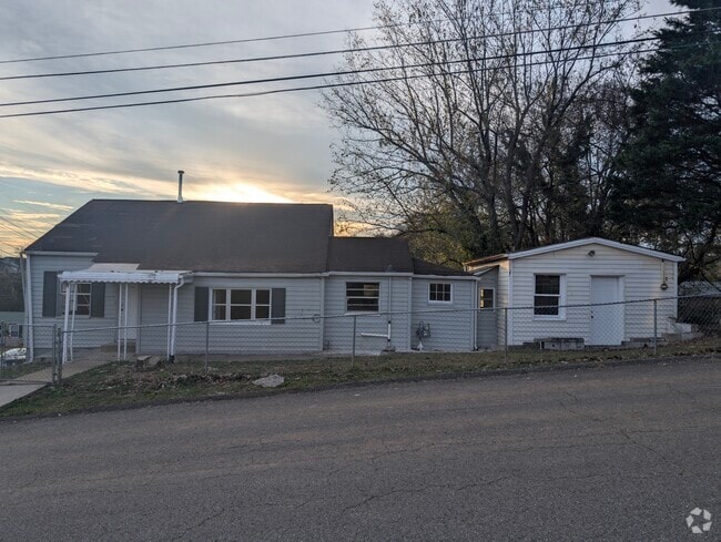 Building Photo - 801 Cox St Rental