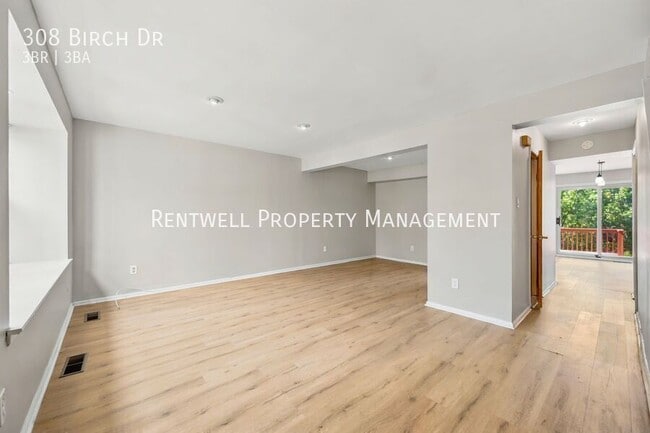 Photo - 308 Birch Dr