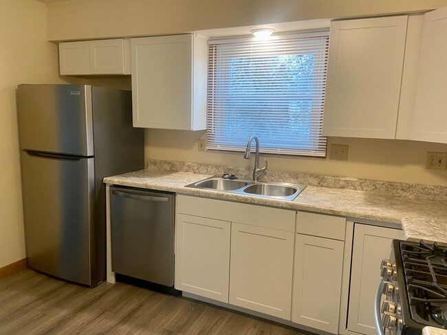 2904-2910 Tamarack Drive