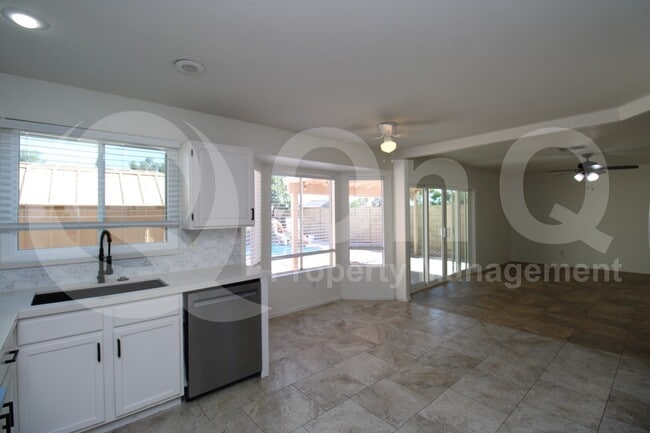 Photo - 137 W Leah Ct