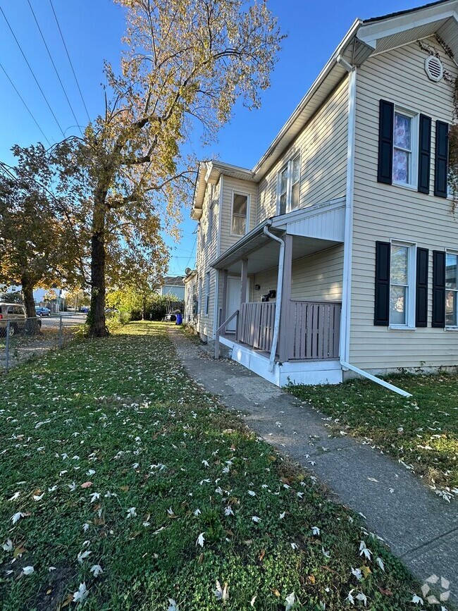 Building Photo - Large One Bedroom in Duplex Lower Unit Rental