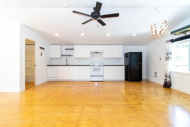 Photo - Beautiful ADU Studio Apt! With washer, dryer and AC in unit!