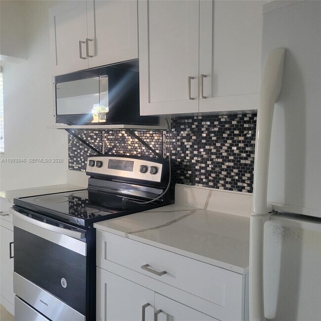 Photo - 715 SW 6th St Unidad 2