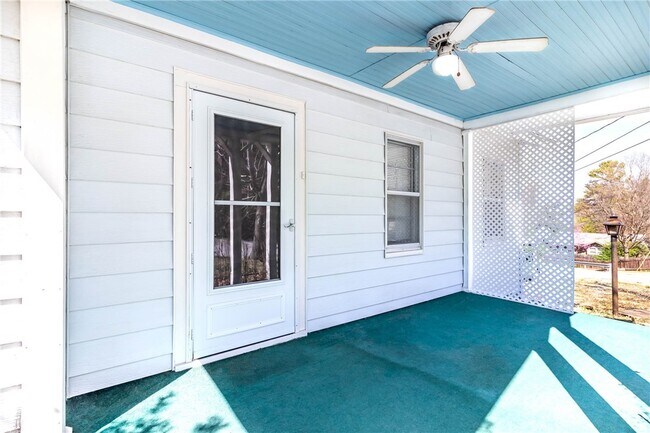 Photo - 583 N Assembly Dr