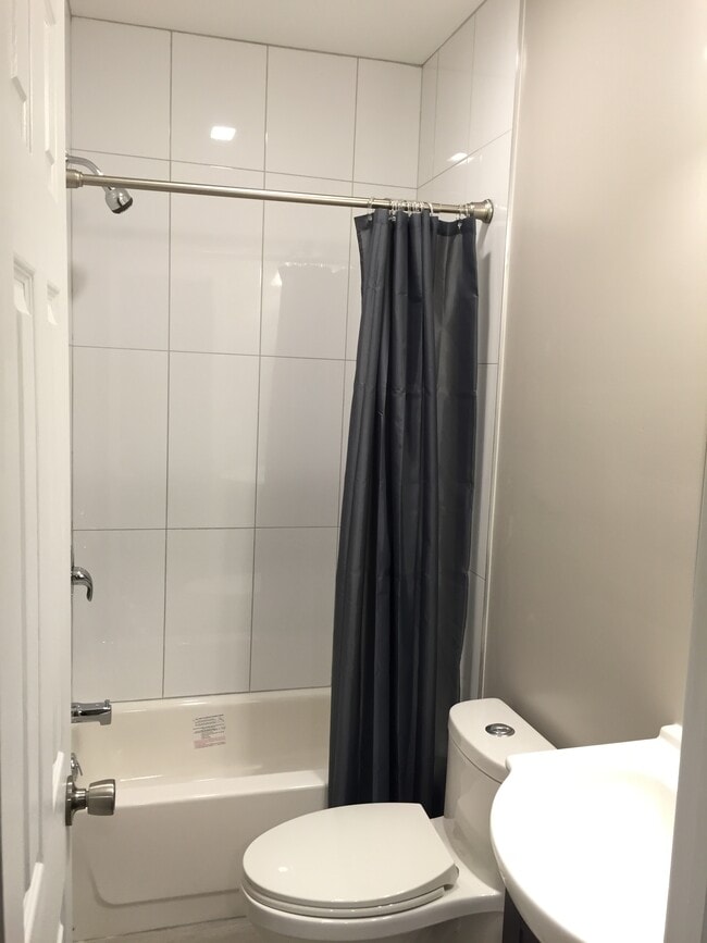 Photo - 711 N Dekalb St