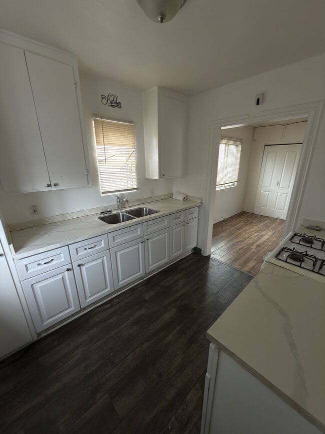 Photo - 820 W Imperial Hwy Unidad 3