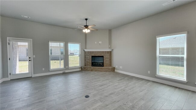 Photo - 300 Oak Ave