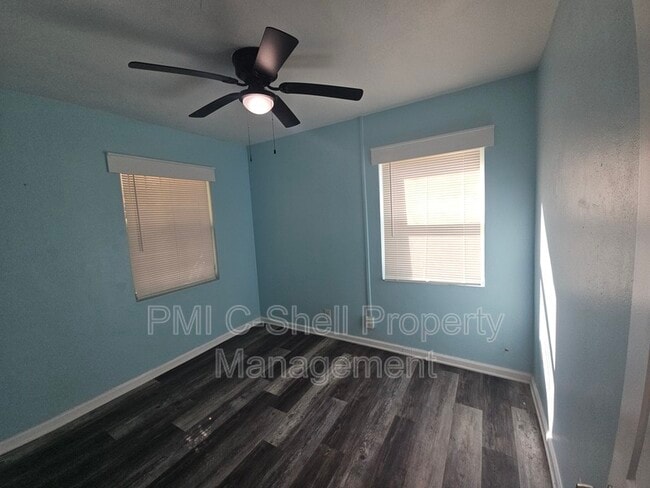 Photo - 121 Carolyn Way