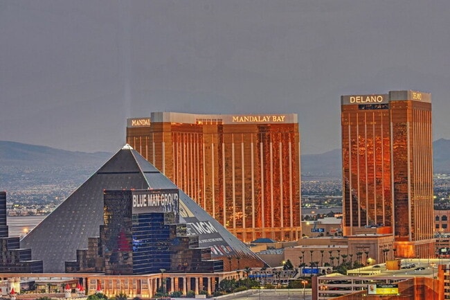 Photo - 4471 Dean Martin Dr Unidad 2707