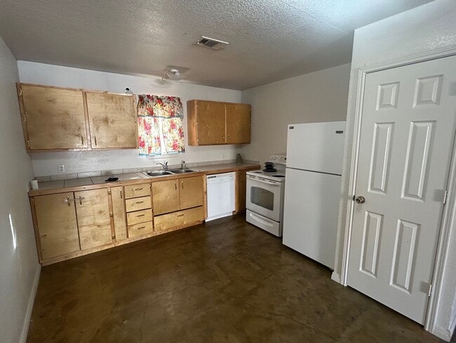 Photo - Perfect Elm Mott Duplex