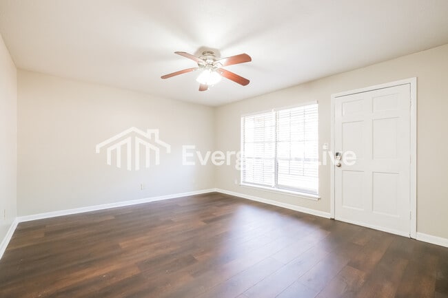 Photo - 8929 Ashwood Dr