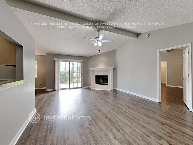 Photo - 1995 Hovington Cir W