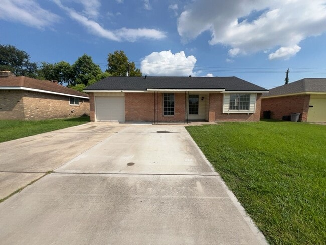 Building Photo - 15335 Woodforest Blvd Rental