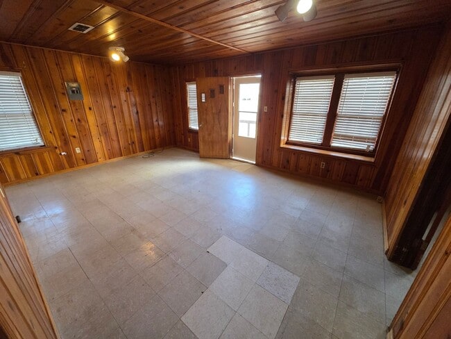 Photo - 3 Bedroom 1950's Home with Large Fenced Yard Available 1/12/26