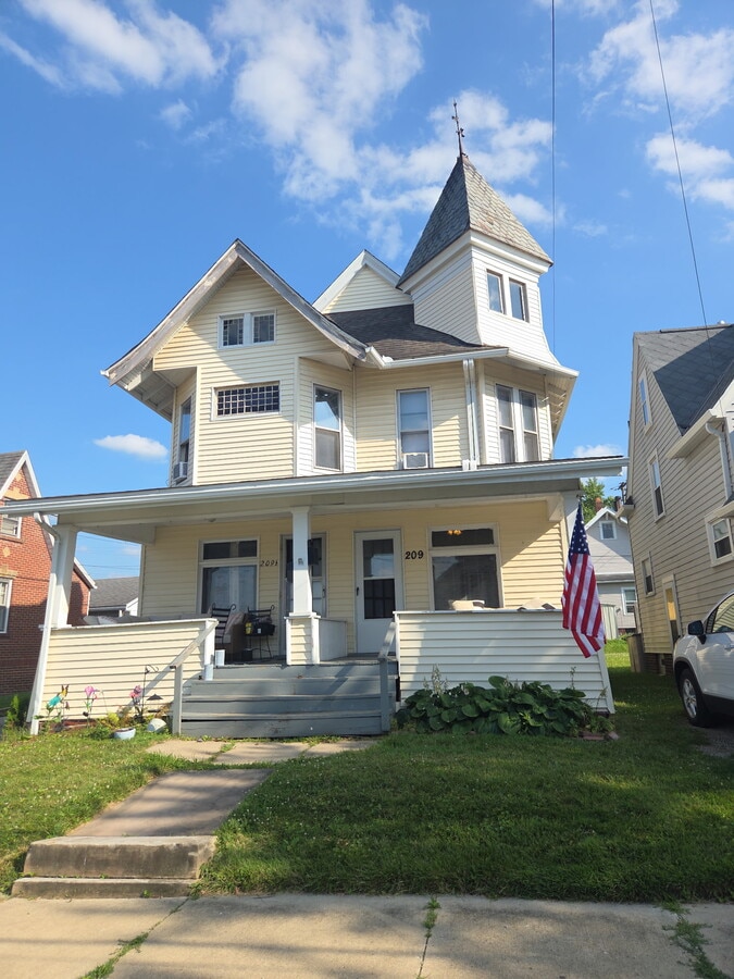 Photo - 209 1/2 Maple St