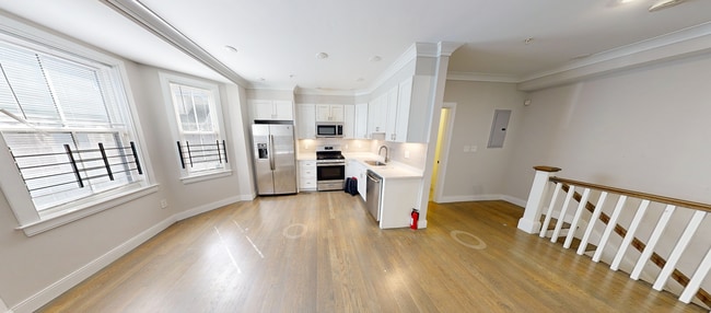 Building Photo - 79 Linden St Unit A