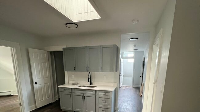 Building Photo - 195 Maple St Unit 3