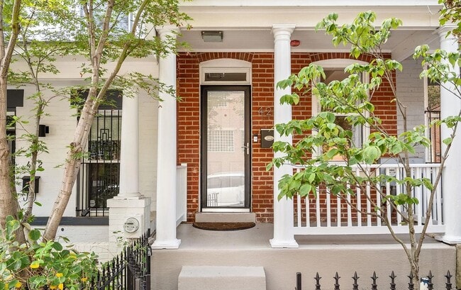 Photo - 424 Oakdale Pl NW