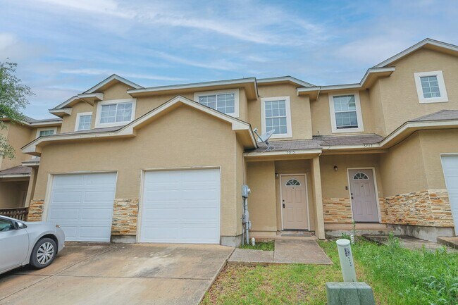 Photo - 3 Bed 2.5 Townhome near Bandera & I-410