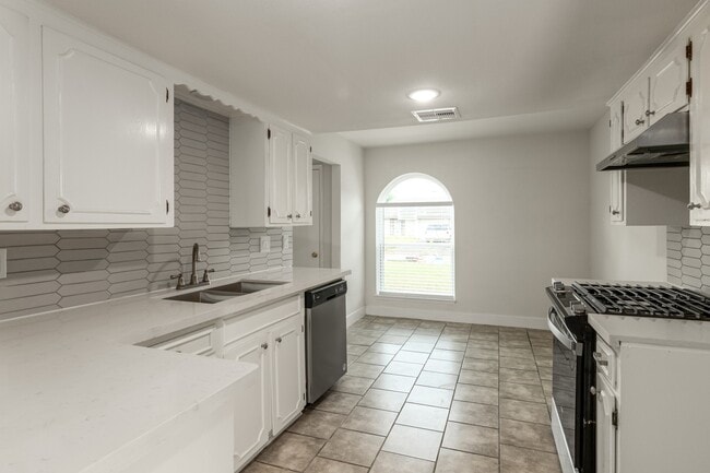 Photo - 4206 Oak Shadows Dr