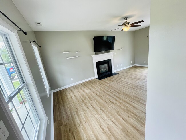 Photo - 303 Elk Ct