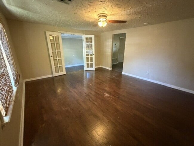 Photo - 1439 S W Ave