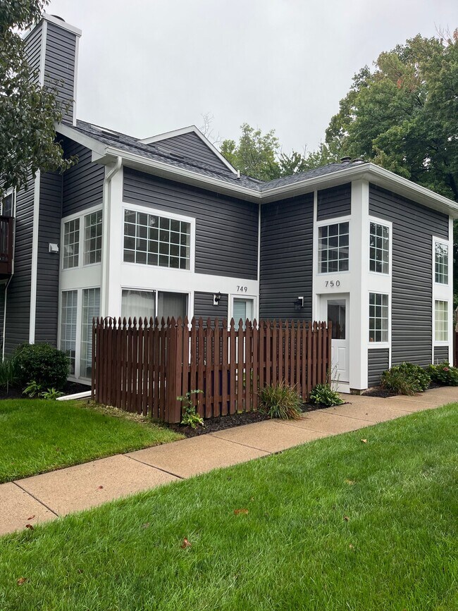 749 Patrick Pl
