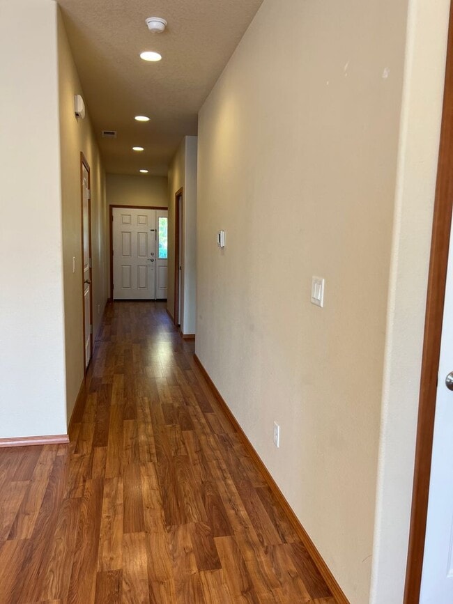 Photo - 417 SW Pemberly Loop