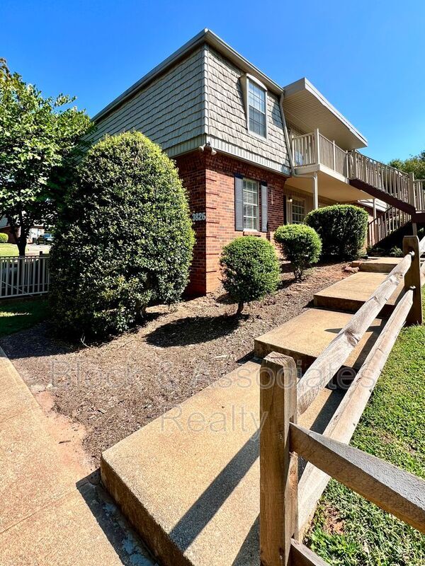 Photo - 3826-A Country Club Road