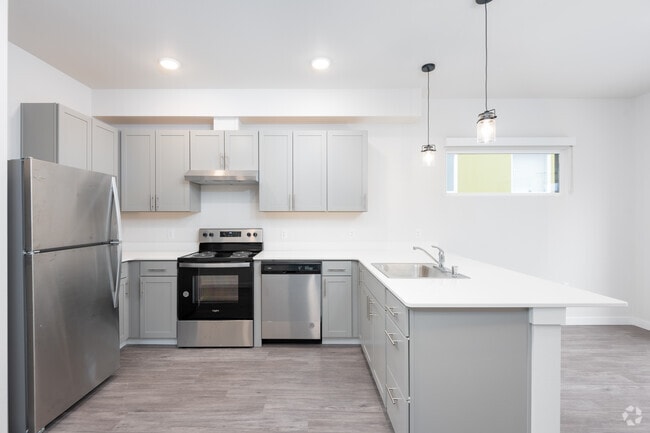 3HAB, 3,5BA - 1,325-1,347SF (Condominio esquinero) - Westman Mills Townhome & Apartments