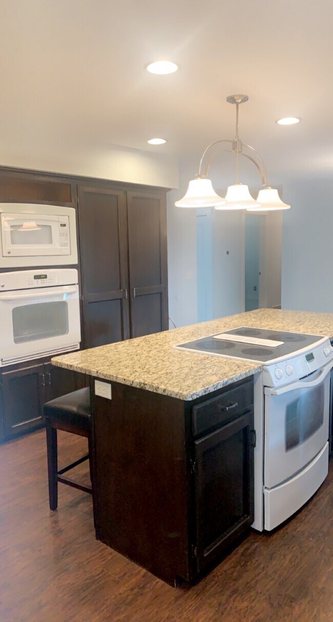 Photo - 8071 Emery Rd