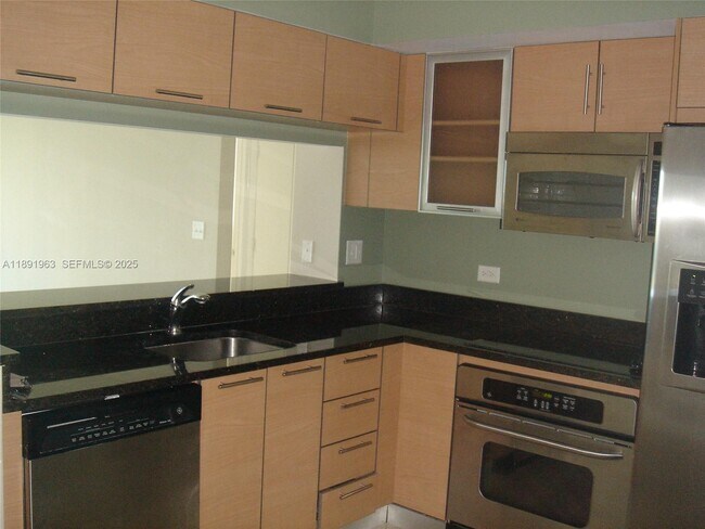 Building Photo - 31 SE 5th St Unit 1210