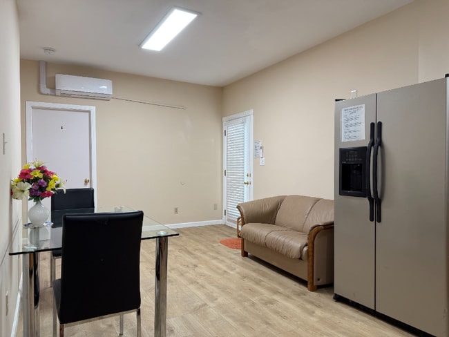 Photo - 18622 Horst Ave Unidad 18622