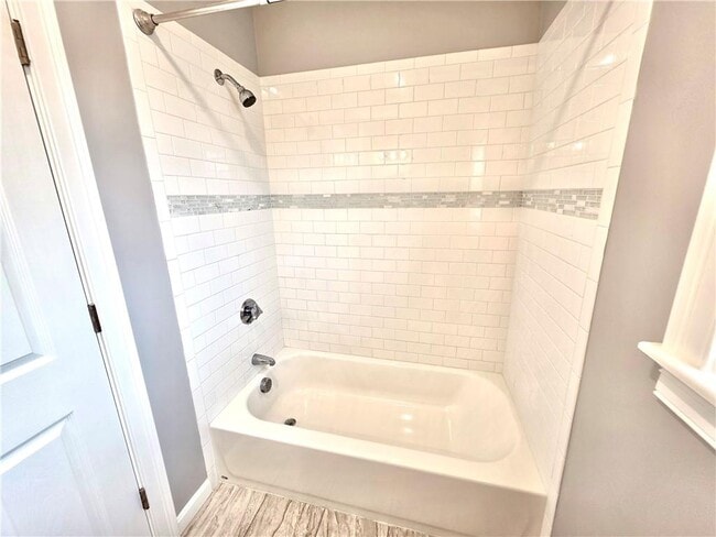 Building Photo - 41 Benefit St Unit 2