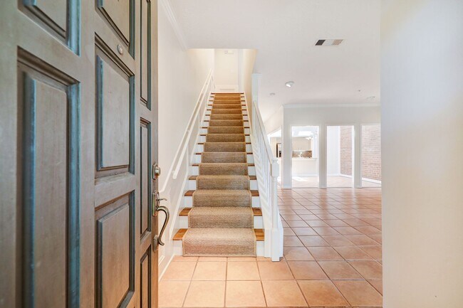 Photo - Large Townhome in River Oaks