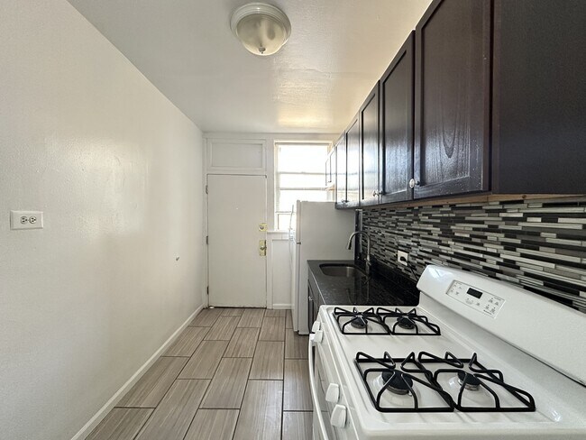 Photo - 5662 N Ridge Ave Unidad A4