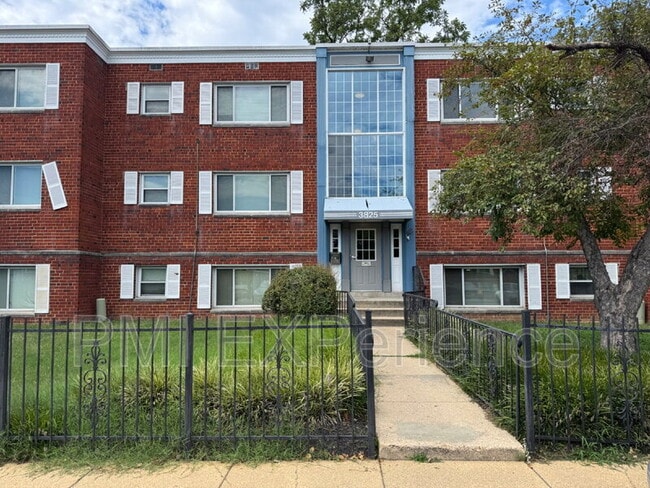 Building Photo - 3825 Hamilton St Unit Apt 301