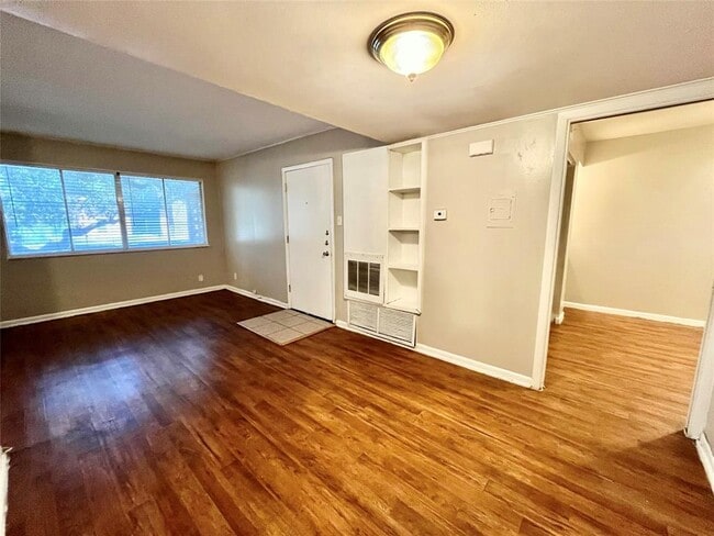 Photo - 3304 Red River St Unit 208