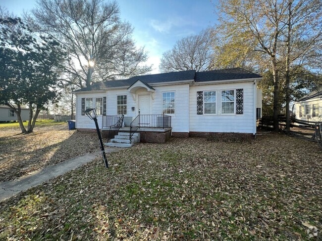 Building Photo - Close to Ochsner LSU, dining and shopping... Rental