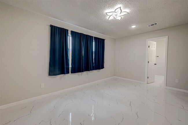 Photo - 12055 Fairpoint Dr