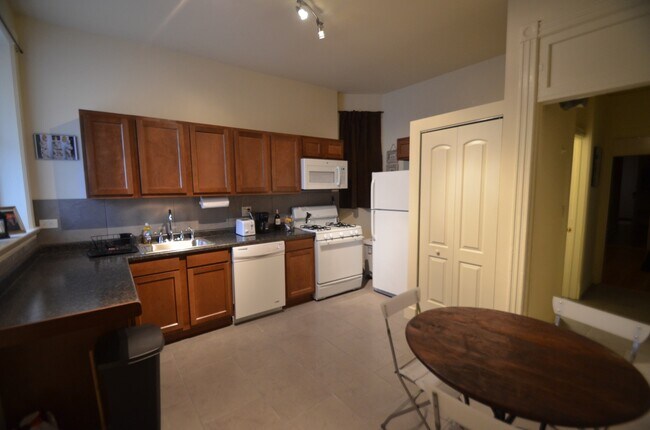 Photo - 2126 N SHEFFIELD Ave Apartment Unit 3