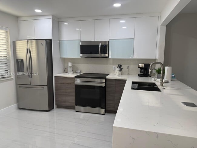 Building Photo - 436 Lakeview Dr Unit 205