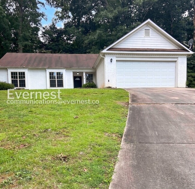 Building Photo - 3 Bed, 2 Bath Home with Garage / Pet-Friendly / Coming Soon!