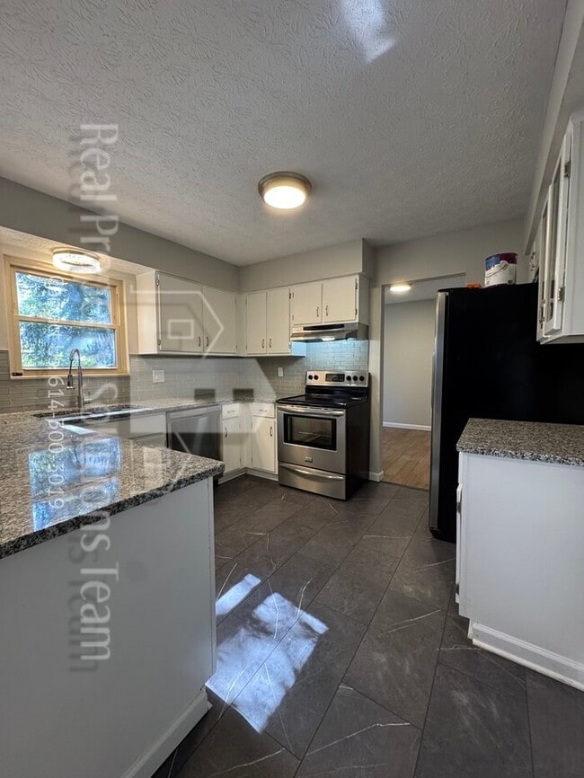 Photo - Renovated 4 bed in Westerville!