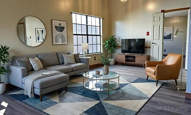 Building Photo - 2204 Crestmeadow St