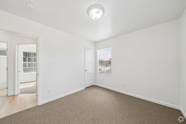 2BR, 1BA - 868SF - Bedroom